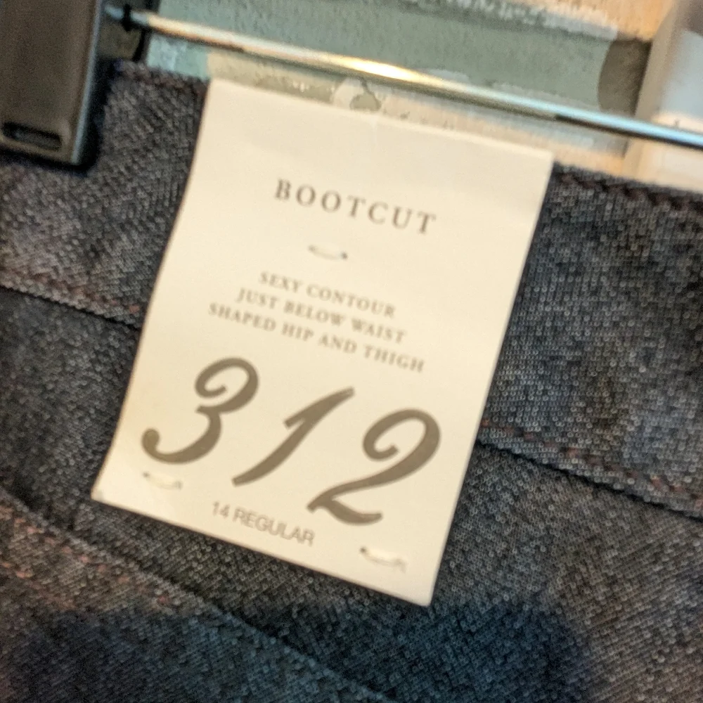 🆕 The Limited, boot cut jeans, NEW with tags, sz 14R.
